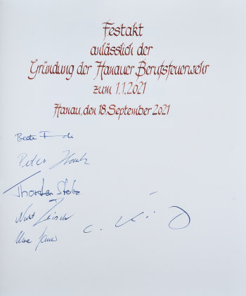 Mzhu2021 09 Goldenesbuch Berufsfeuerwehr