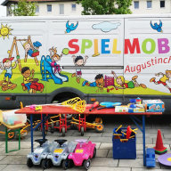 Spielmobil auf Sportsfield